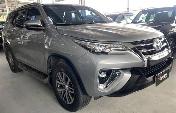 TOYOTA HILUX SW4 2.8 SRX 4X4 7 LUGARES 16V TURBO INTERCOOLER DIESEL 4P AUTOMÁTICO TOYOTA HILUX SW4 2.8 SRX 4X4 7 LUGARES 16V TURBO INTERCOOLER DIESEL 4P AUTOMÁTICO